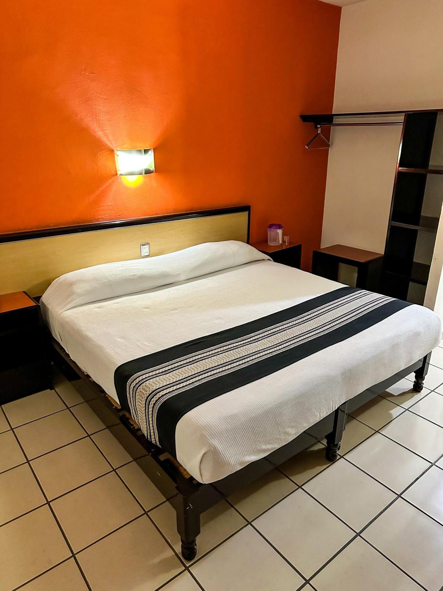 Hotel Montreal Leon Luaran gambar